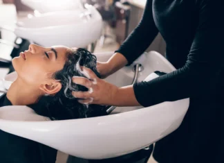 Эффективная и профессиональная косметика для волос – путь к роскоши и восстановлению ваших локонов Эффективные профессиональные средства для глубокого ухода за волосами – путь к роскоши и восстановлению ваших локонов