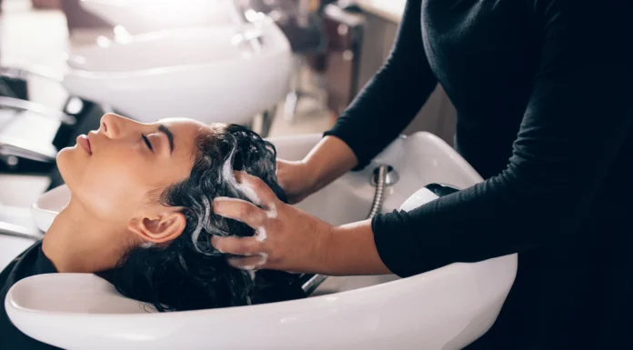 Эффективная и профессиональная косметика для волос – путь к роскоши и восстановлению ваших локонов Эффективные профессиональные средства для глубокого ухода за волосами – путь к роскоши и восстановлению ваших локонов