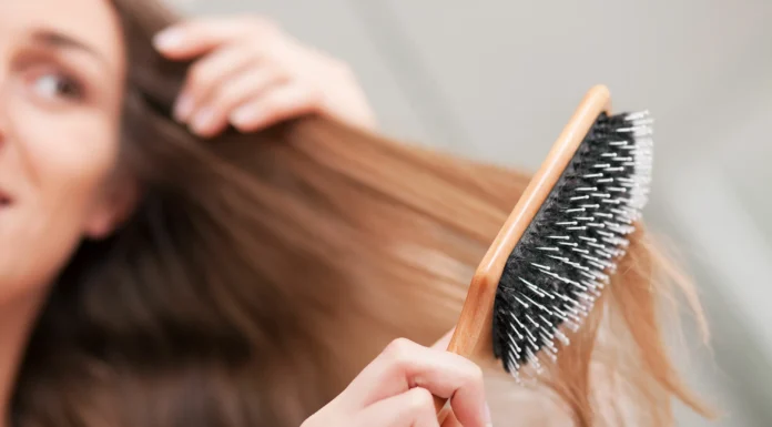Как выбрать идеальные расчески для безупречного ухода за волосами Как выбрать идеальные расчески для безупречного ухода за волосами