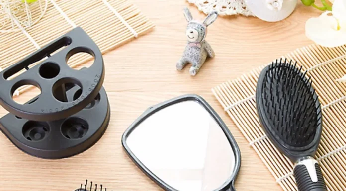 Разнообразие инструментов для укладки волос — расчески, щетки и браши Разнообразие инструментов для укладки волос - расчески, щетки и браши